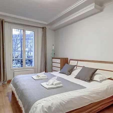 673 Richard - Superb In Paris